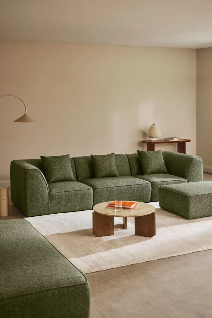 So stylen Sie ein grünes Sofa: 7 Ideen, die wirklich funktionieren