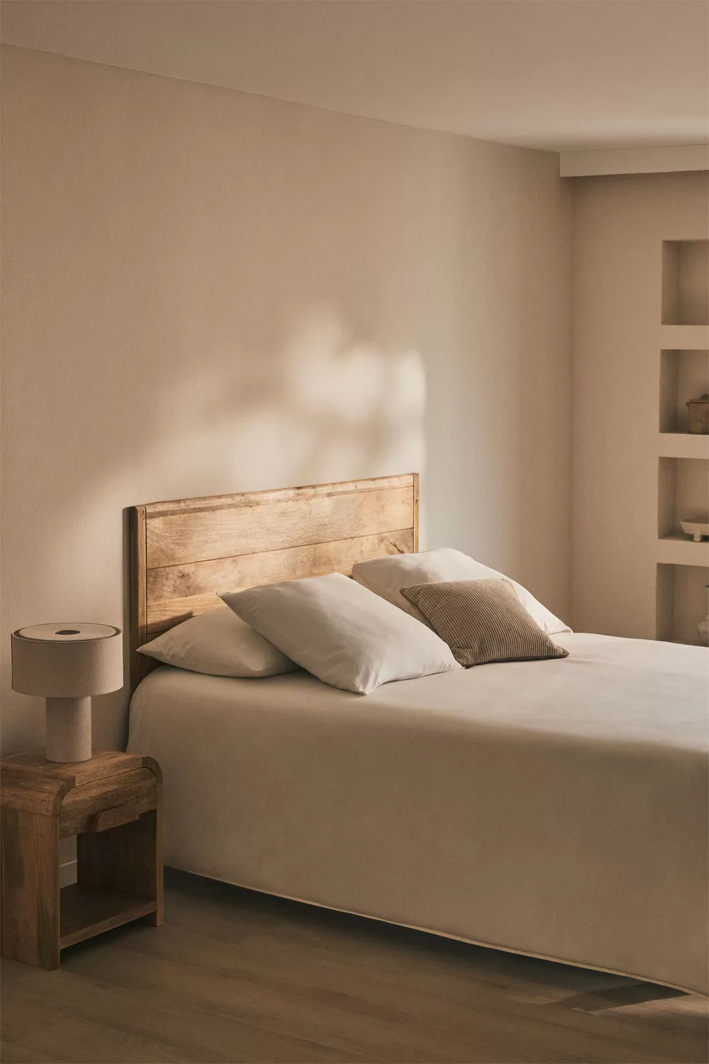 Portada - Dormitorio gris y madera