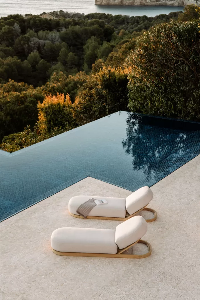 Jardines con piscina: 5 ideas para decorar tu zona exterior