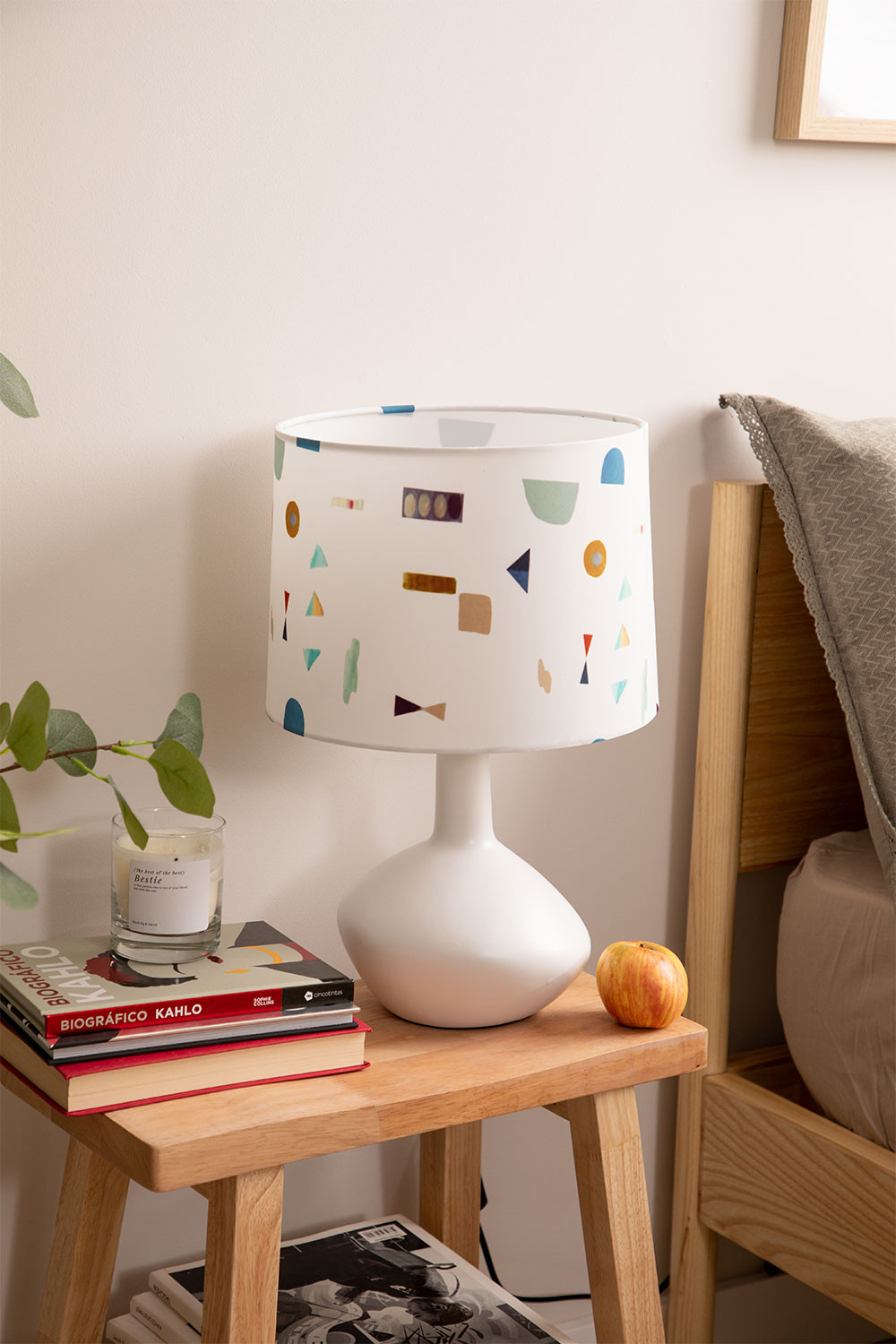 lampara de mesa en tela y polietileno triya