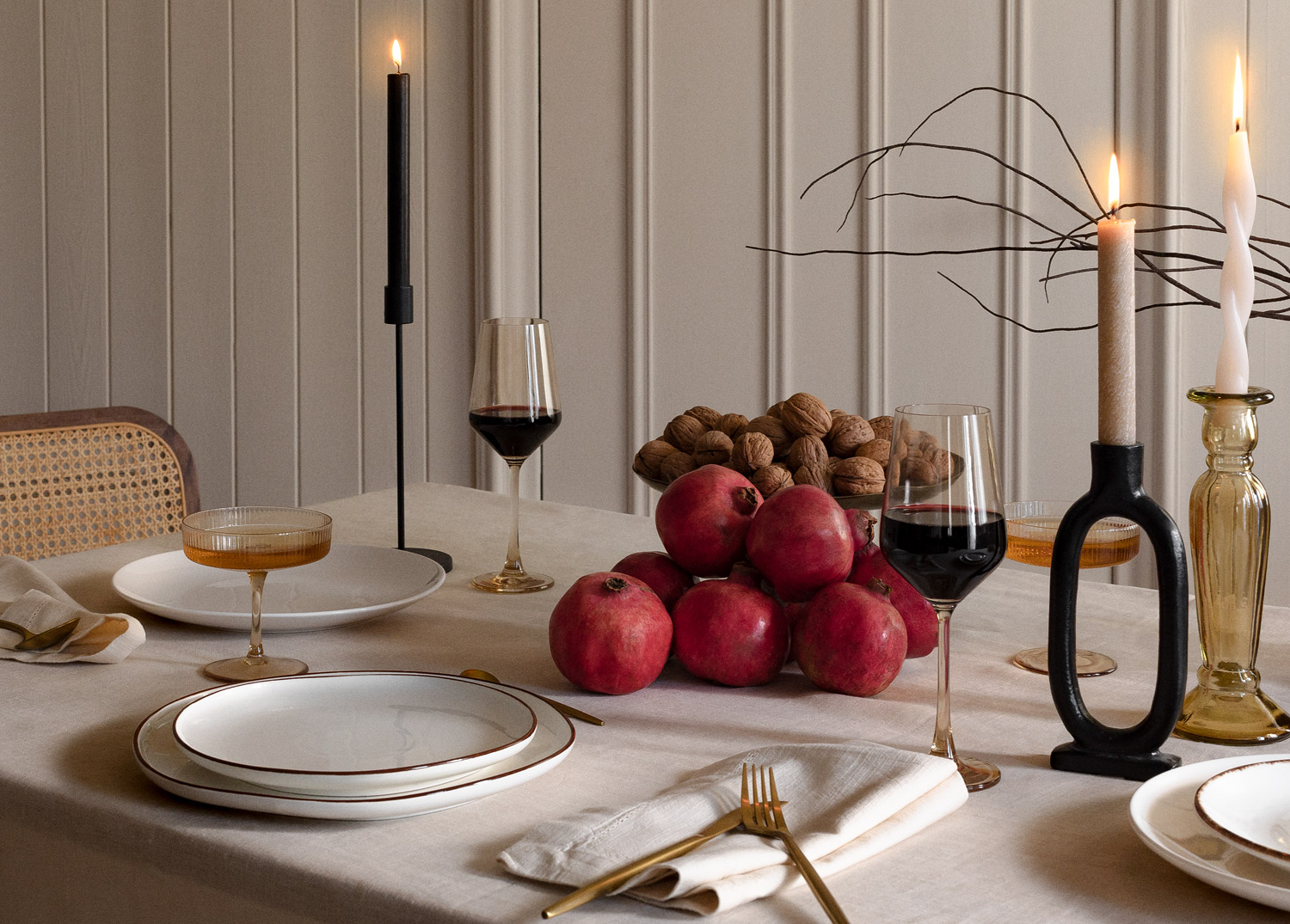 Decoración de mesa de Navidad con candelabros y velas